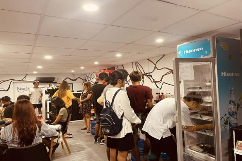 Self-Service Automatic Ramen Machine Shop In Yangon