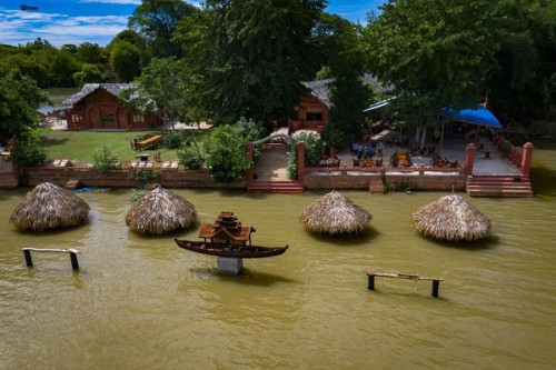 Bagan Budget Hotel "Cheri Land River House" 