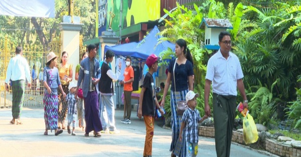  Happy Monsoon & Back to School at Yangon Zoo