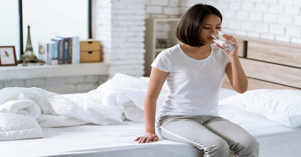  What are the benefits of drinking a glass of water in the morning after waking up in the morning?