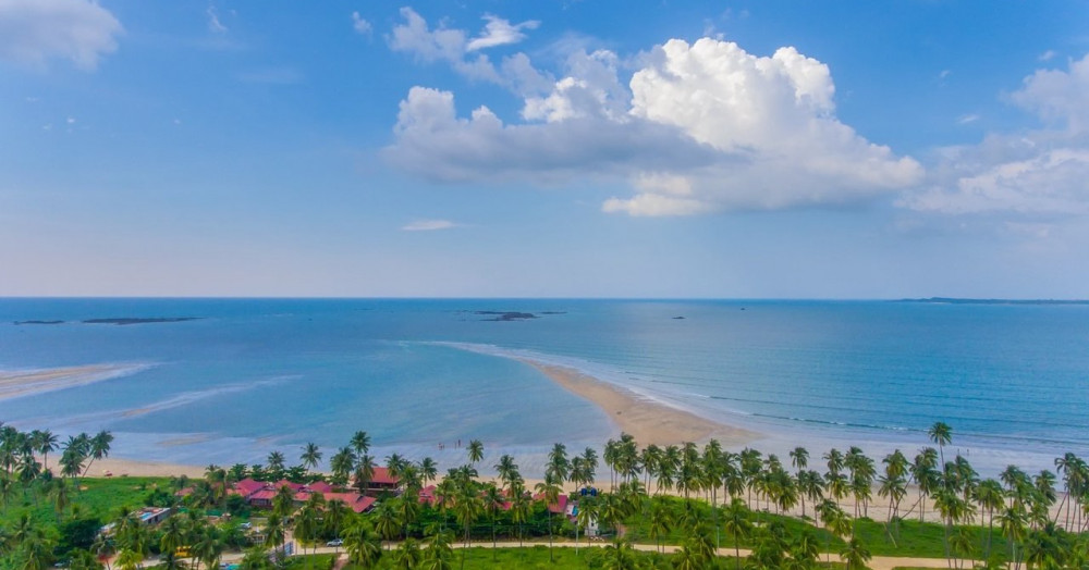 Shwe Thaung Yan Beach Near Chaung Thar