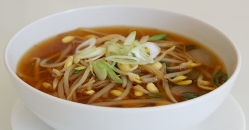 Hot bean sprout soup that you should drink when you have a hangover