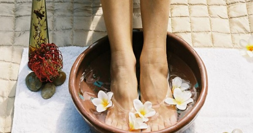 5 of the Best Homemade Foot Soaks