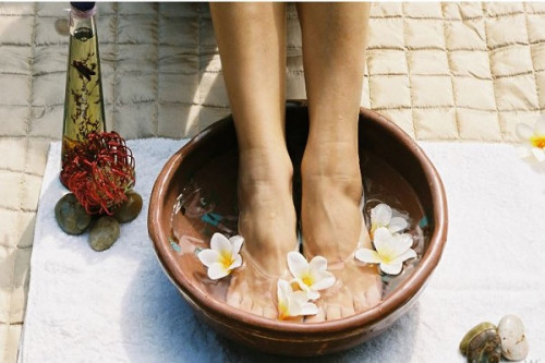 5 of the Best Homemade Foot Soaks